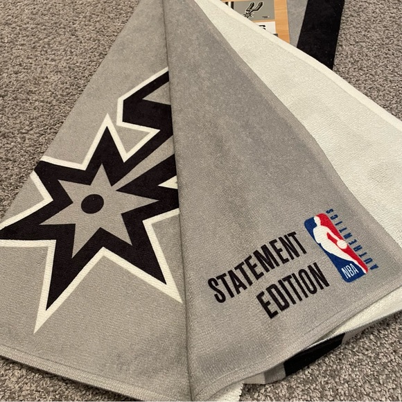 New WinCraft NBA Statement Edition On Court San Antonio Spurs 22" x 42" Towel - Picture 5 of 7